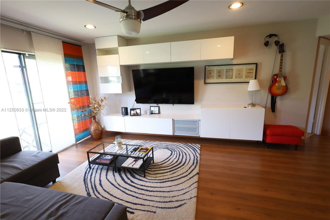 最近售出: $330,000 (2 贝兹, 2 浴室, 1200 平方英尺)