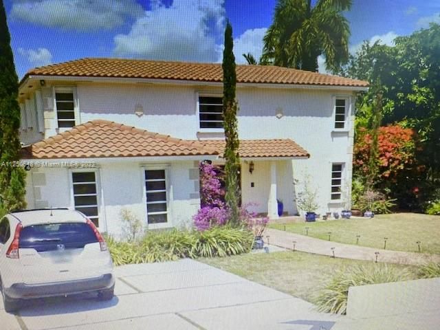 Recently Sold: $1,275,000 (5 beds, 3 baths, 3698 Square Feet)