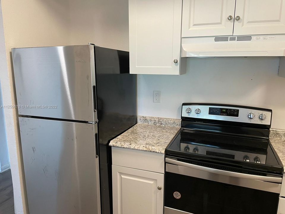 Recently Rented: $1,350 (1 beds, 1 baths, 730 Square Feet)