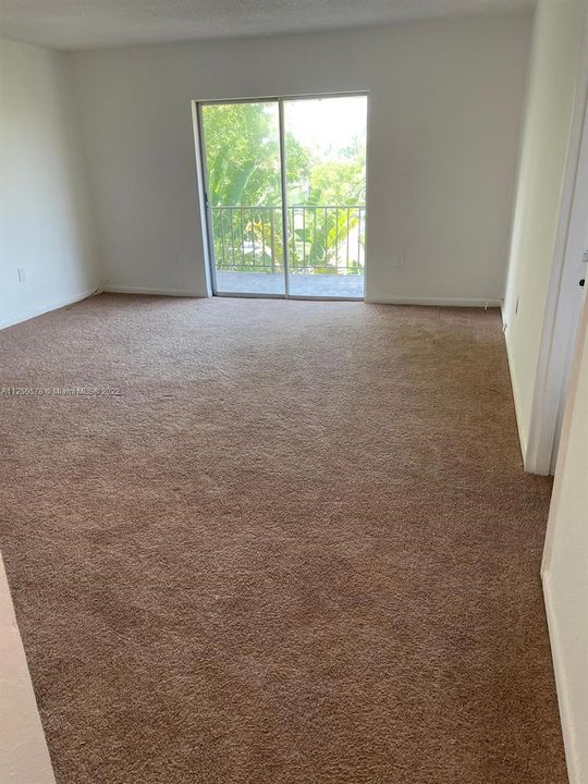 Recently Rented: $1,350 (1 beds, 1 baths, 730 Square Feet)