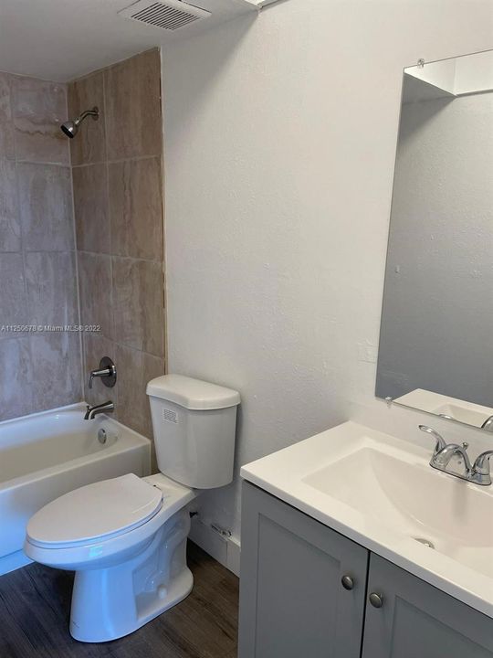 Recently Rented: $1,350 (1 beds, 1 baths, 730 Square Feet)