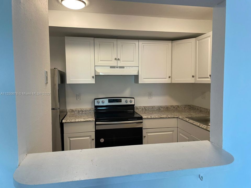 Recently Rented: $1,350 (1 beds, 1 baths, 730 Square Feet)