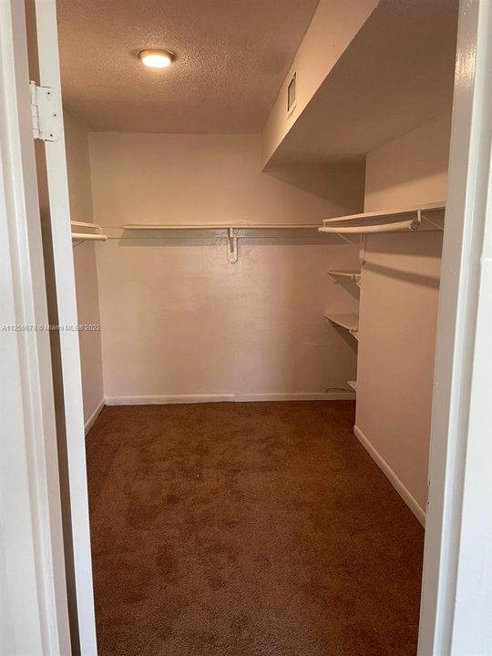 Recently Rented: $1,350 (1 beds, 1 baths, 730 Square Feet)