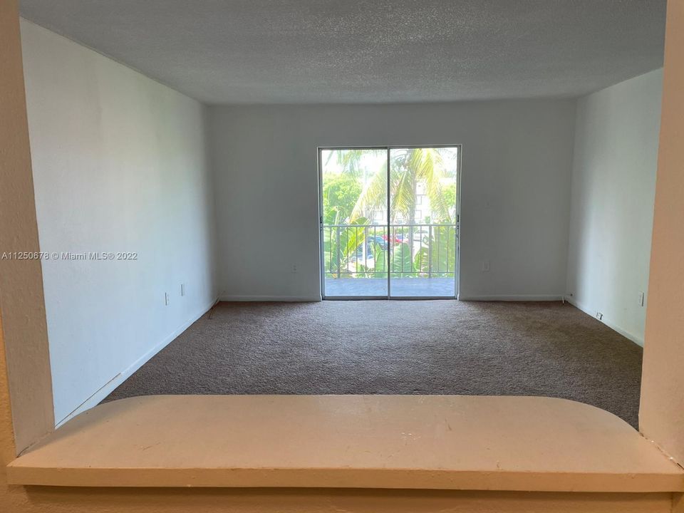 Recently Rented: $1,350 (1 beds, 1 baths, 730 Square Feet)