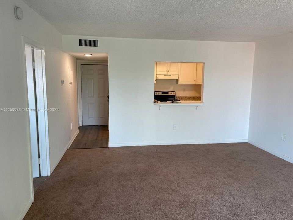 Recently Rented: $1,350 (1 beds, 1 baths, 730 Square Feet)