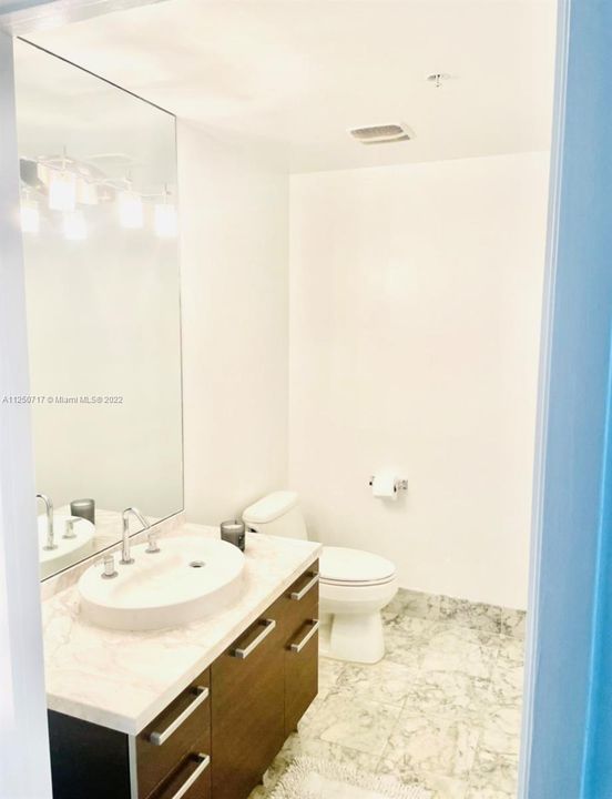 Recently Sold: $395,000 (1 beds, 1 baths, 978 Square Feet)