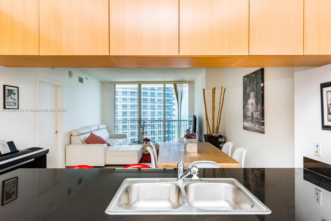 Recently Sold: $465,000 (1 beds, 1 baths, 791 Square Feet)