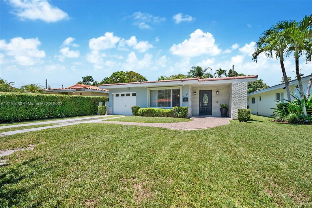 Recently Sold: $899,000 (3 beds, 2 baths, 1821 Square Feet)