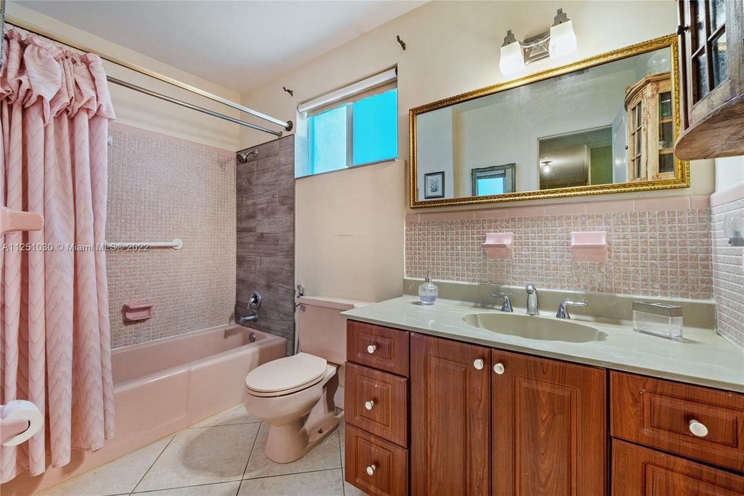 最近售出: $899,000 (3 贝兹, 2 浴室, 1821 平方英尺)
