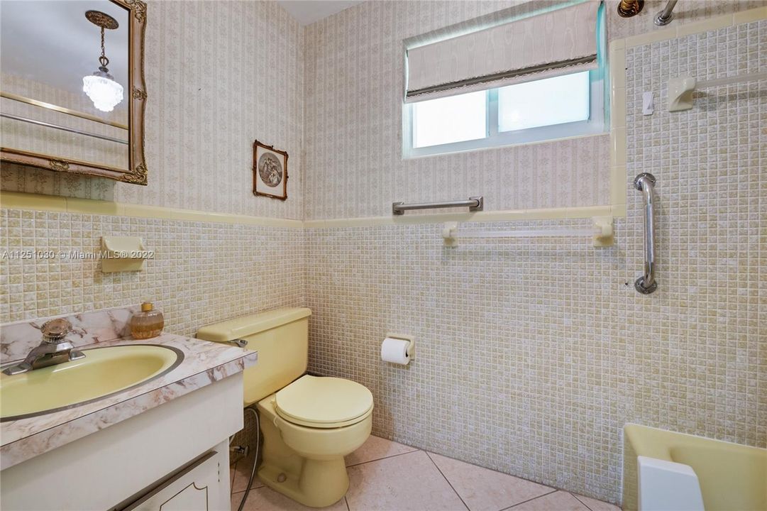 最近售出: $899,000 (3 贝兹, 2 浴室, 1821 平方英尺)