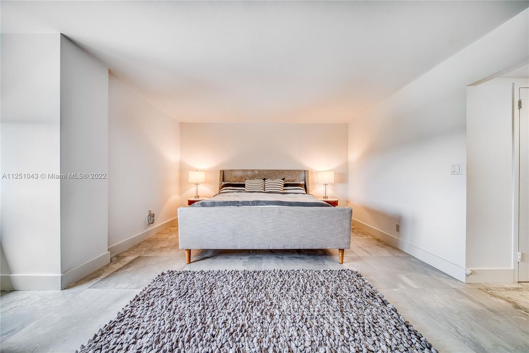 Recently Sold: $875,000 (2 beds, 2 baths, 1740 Square Feet)