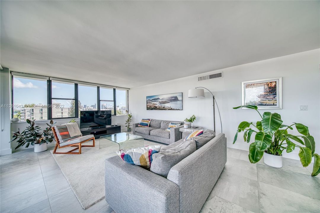 Recently Sold: $875,000 (2 beds, 2 baths, 1740 Square Feet)