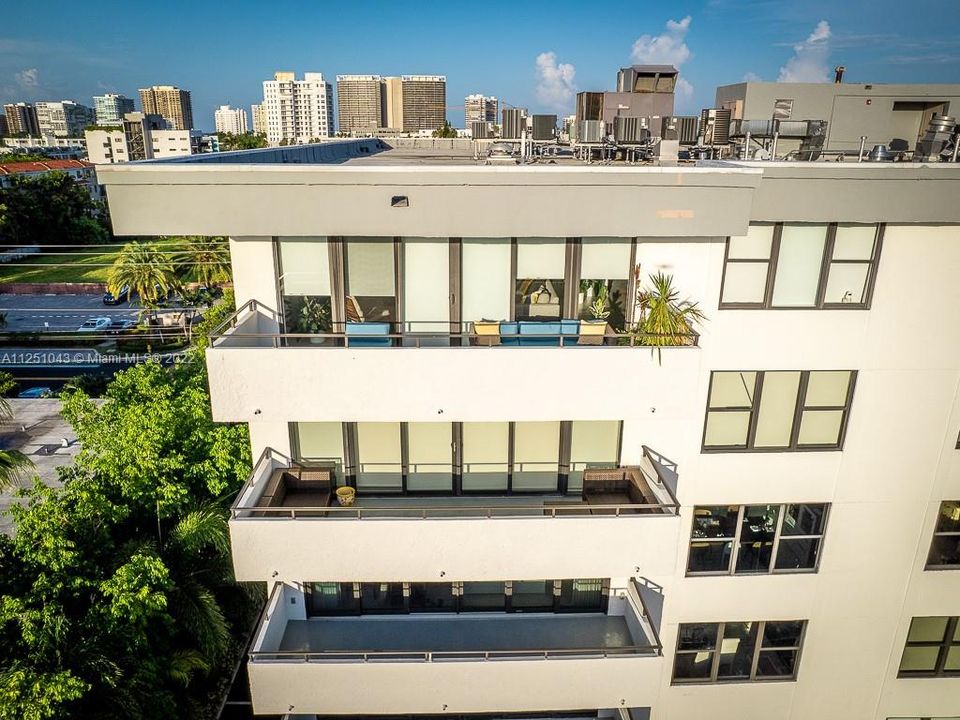 Recently Sold: $875,000 (2 beds, 2 baths, 1740 Square Feet)