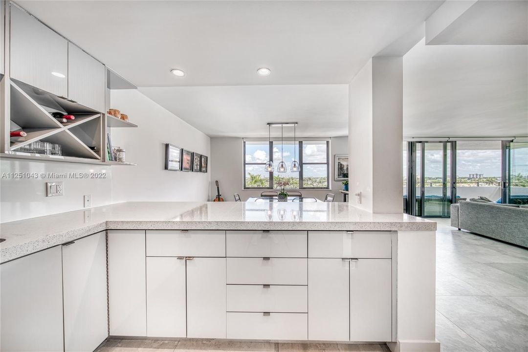 Recently Sold: $875,000 (2 beds, 2 baths, 1740 Square Feet)