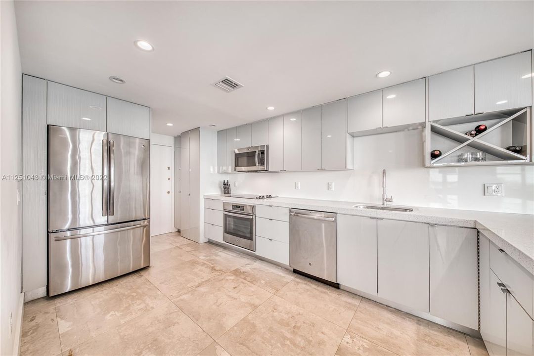 Recently Sold: $875,000 (2 beds, 2 baths, 1740 Square Feet)