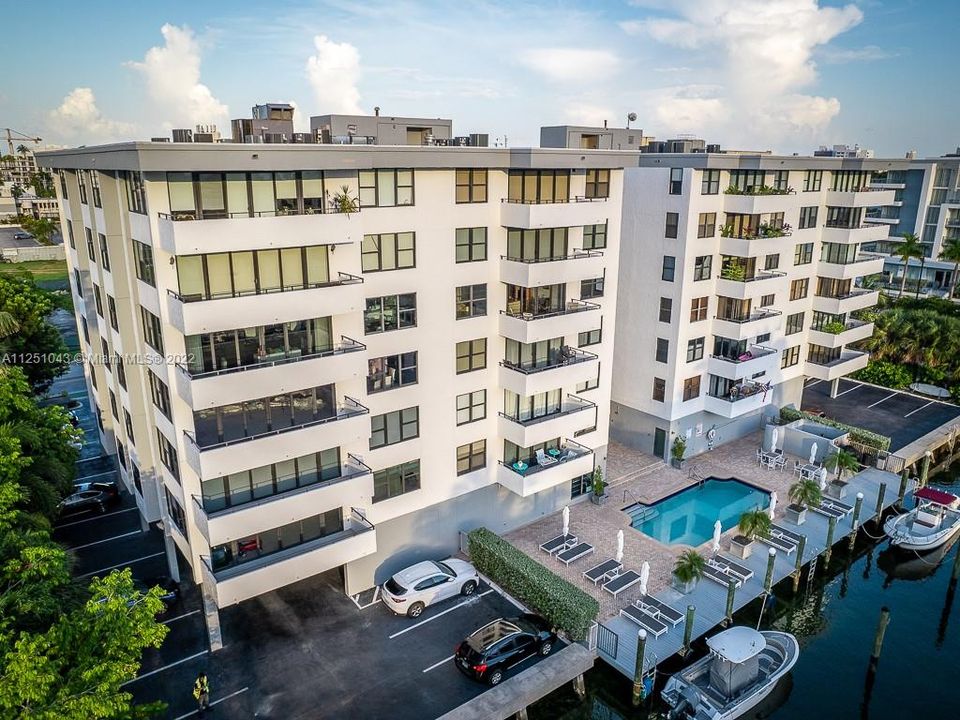 Recently Sold: $875,000 (2 beds, 2 baths, 1740 Square Feet)