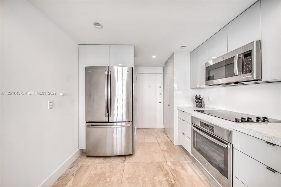 Recently Sold: $875,000 (2 beds, 2 baths, 1740 Square Feet)