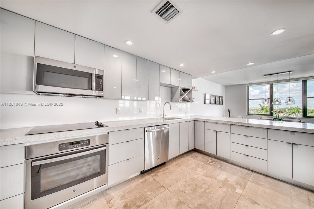 Recently Sold: $875,000 (2 beds, 2 baths, 1740 Square Feet)