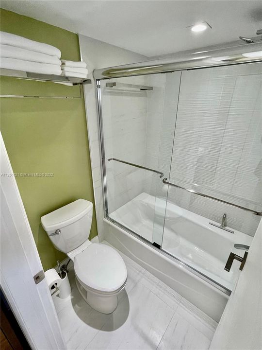 最近租的: $4,600 (2 贝兹, 2 浴室, 950 平方英尺)
