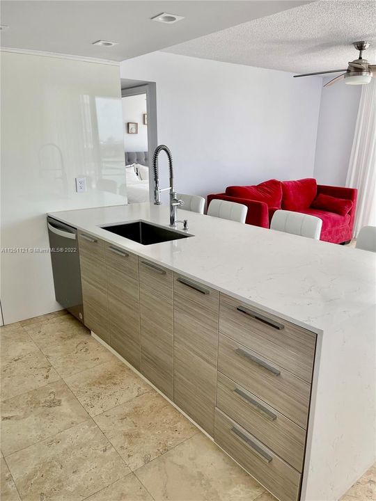 Recently Rented: $4,600 (2 beds, 2 baths, 950 Square Feet)