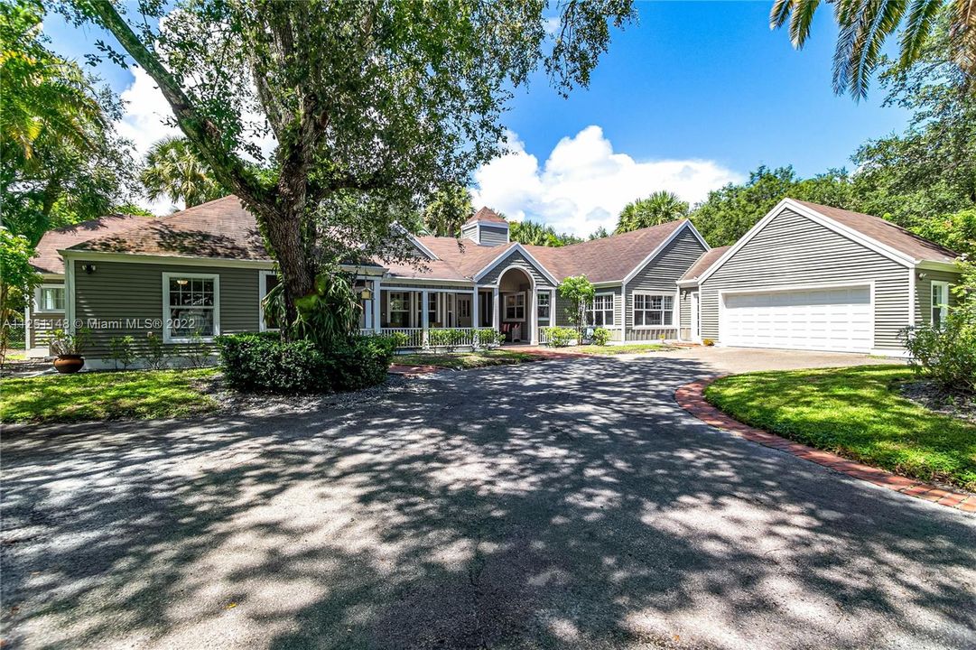 Recently Sold: $2,350,000 (5 beds, 3 baths, 4077 Square Feet)