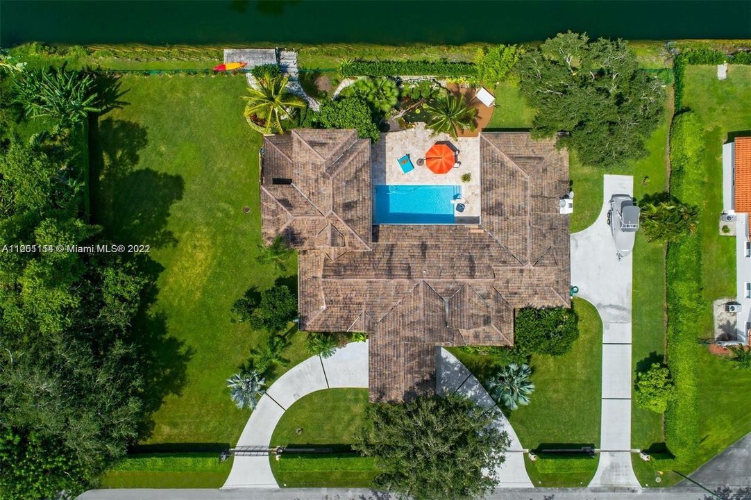 Recently Sold: $3,550,000 (6 beds, 5 baths, 5343 Square Feet)