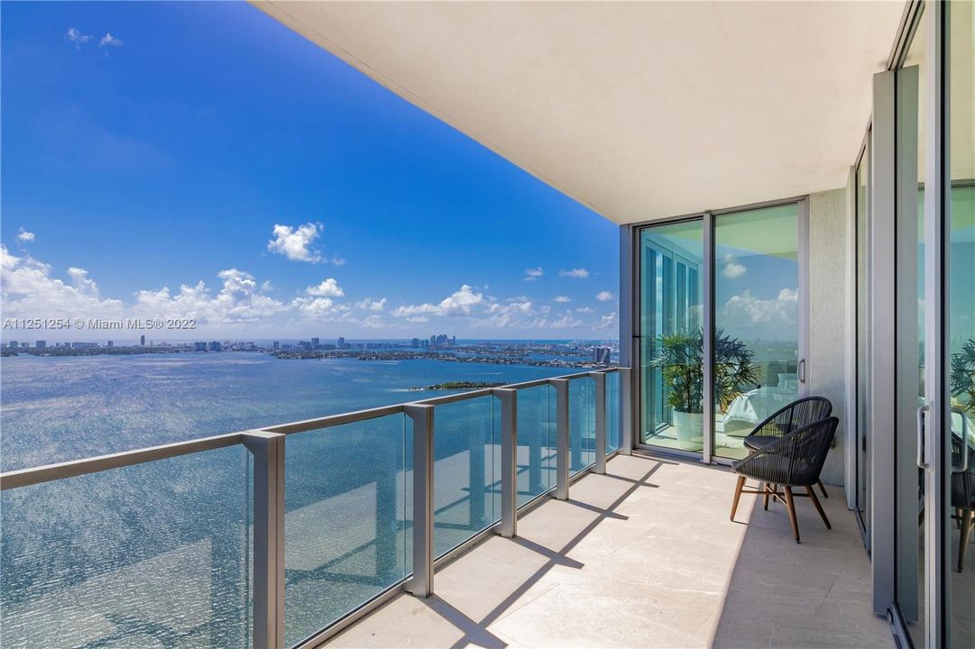 Recently Sold: $1,895,000 (3 beds, 4 baths, 1698 Square Feet)