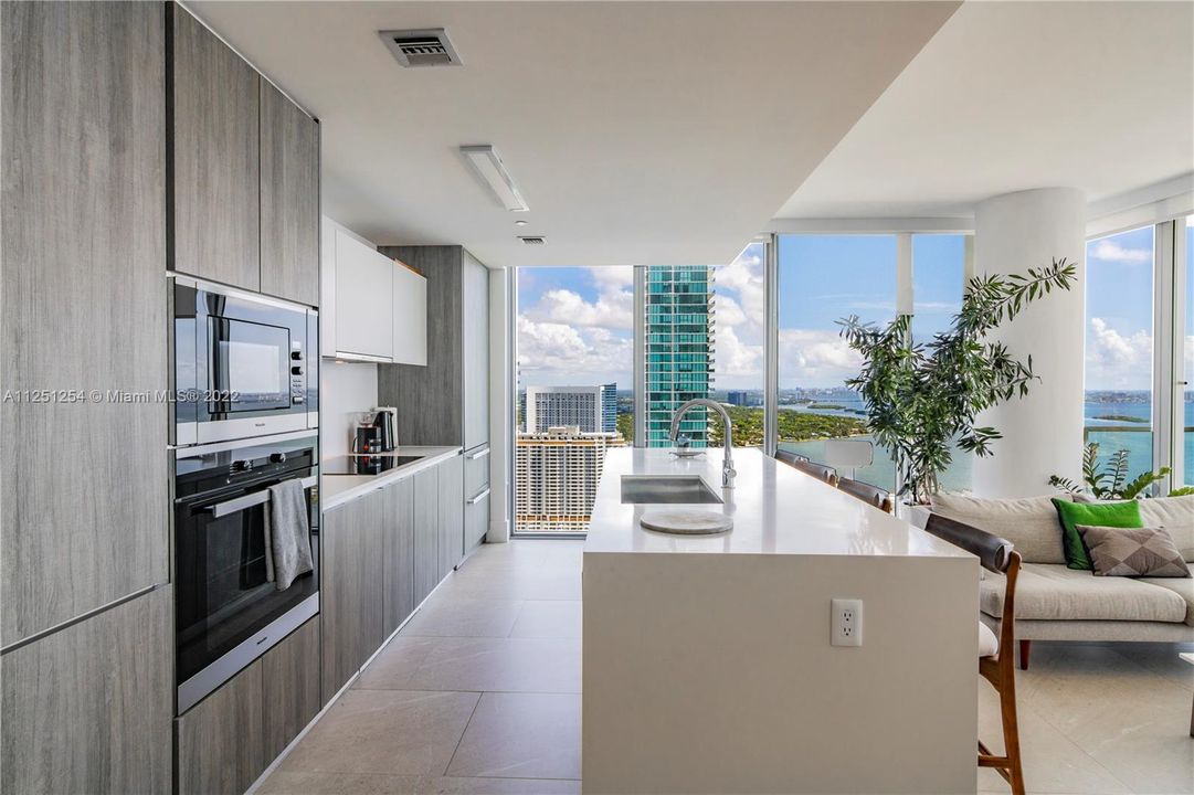 Recently Sold: $1,895,000 (3 beds, 4 baths, 1698 Square Feet)