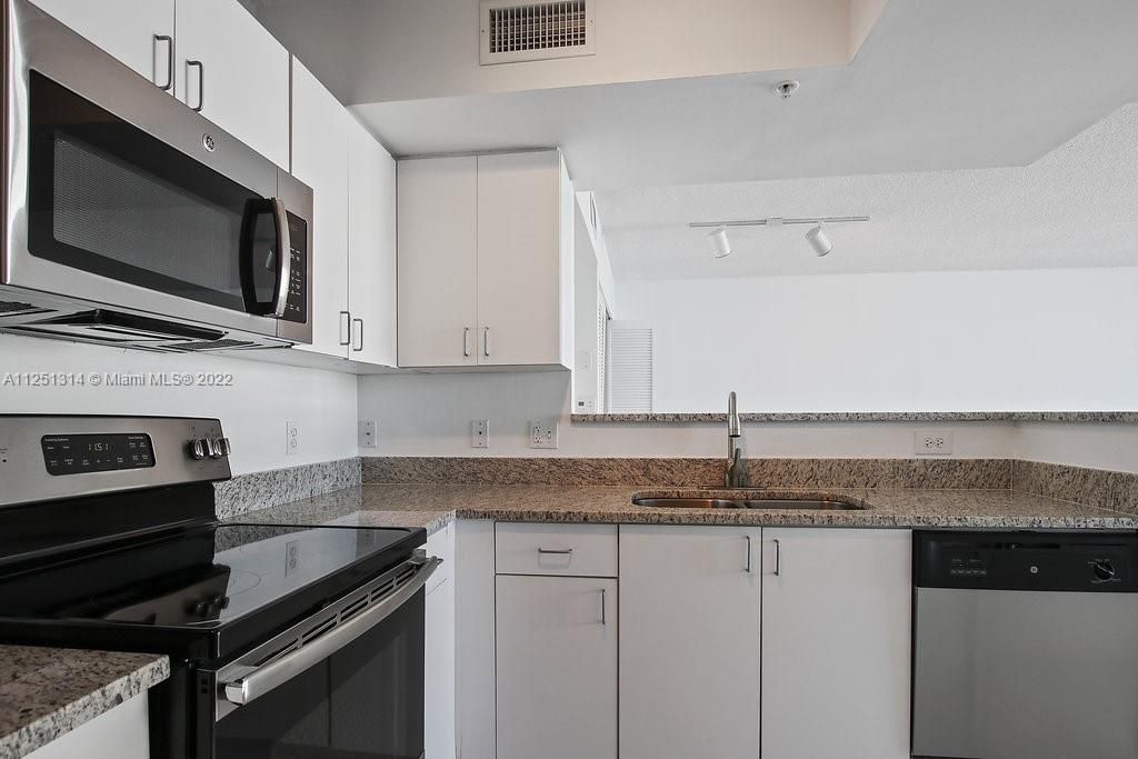 Recently Rented: $3,519 (1 beds, 1 baths, 872 Square Feet)