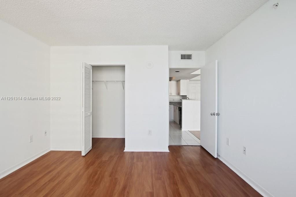 Recently Rented: $3,519 (1 beds, 1 baths, 872 Square Feet)