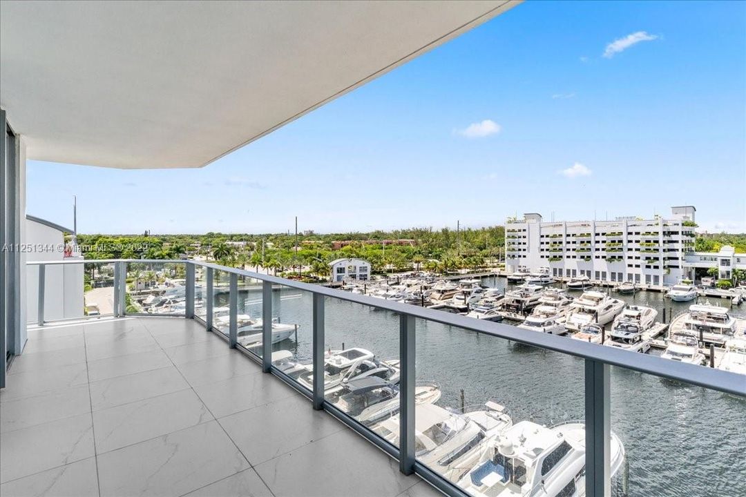 Recently Sold: $1,100,000 (2 beds, 2 baths, 1957 Square Feet)
