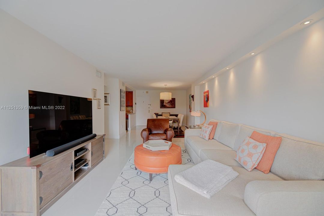 Recently Sold: $525,000 (2 beds, 2 baths, 1030 Square Feet)