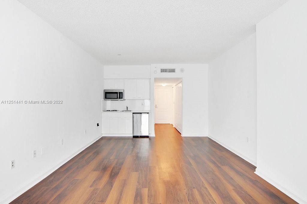 Recently Rented: $2,176 (0 beds, 1 baths, 440 Square Feet)