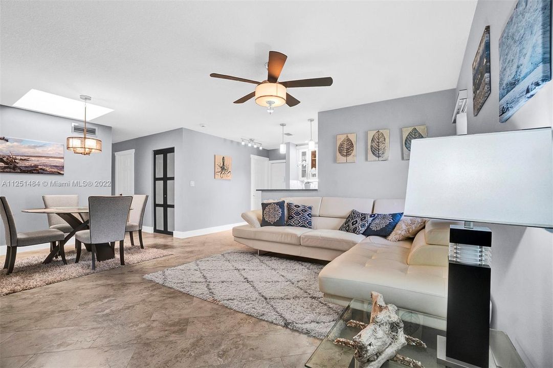 Recently Sold: $294,000 (2 beds, 2 baths, 1044 Square Feet)
