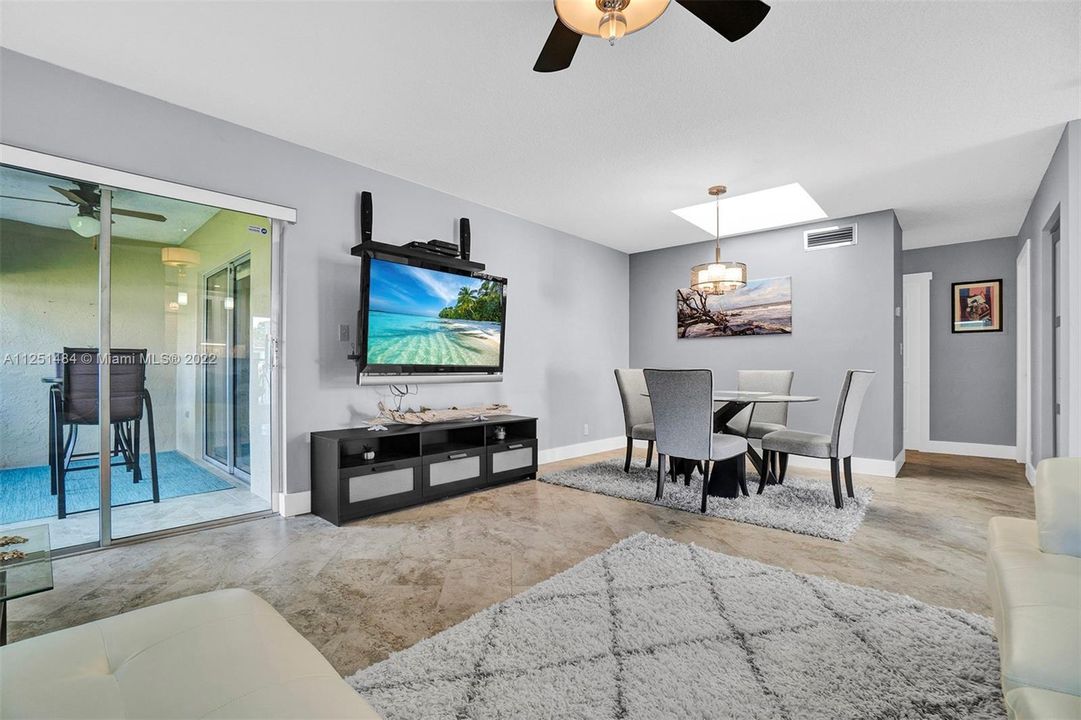 Recently Sold: $294,000 (2 beds, 2 baths, 1044 Square Feet)