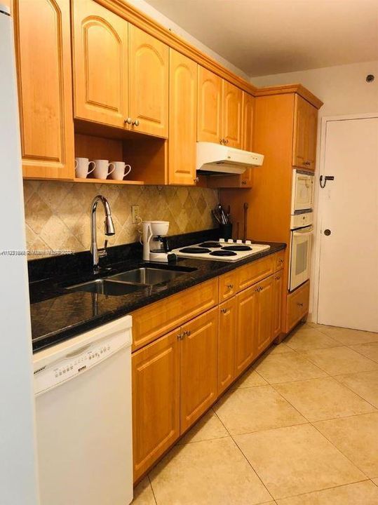 Recently Rented: $2,350 (0 beds, 1 baths, 525 Square Feet)