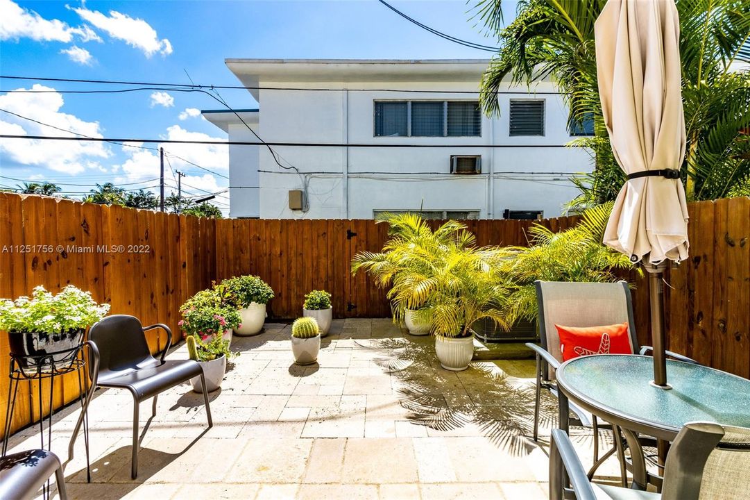 Recently Sold: $989,000 (2 beds, 2 baths, 1460 Square Feet)