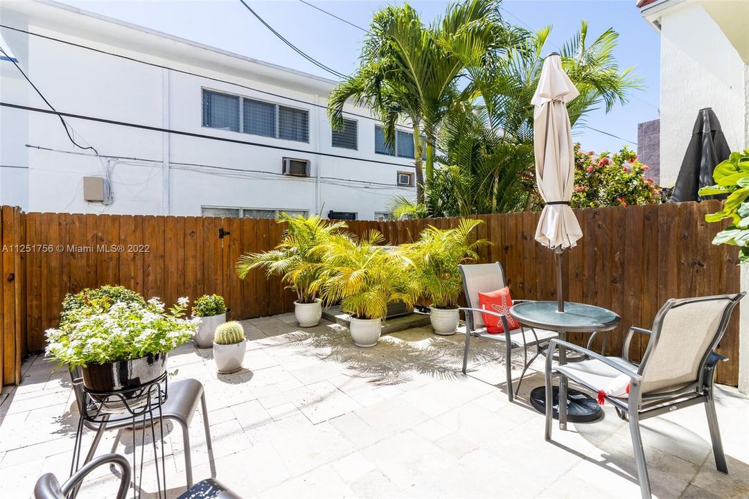 Recently Sold: $989,000 (2 beds, 2 baths, 1460 Square Feet)