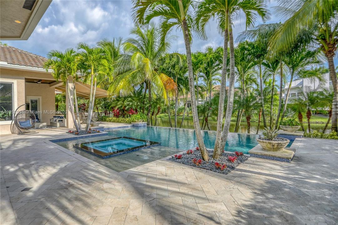 Recently Sold: $2,700,000 (5 beds, 6 baths, 4777 Square Feet)