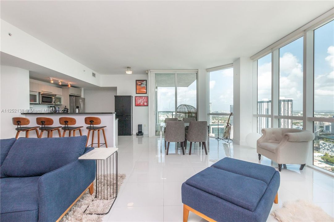 Recently Sold: $1,185,000 (3 beds, 3 baths, 1795 Square Feet)