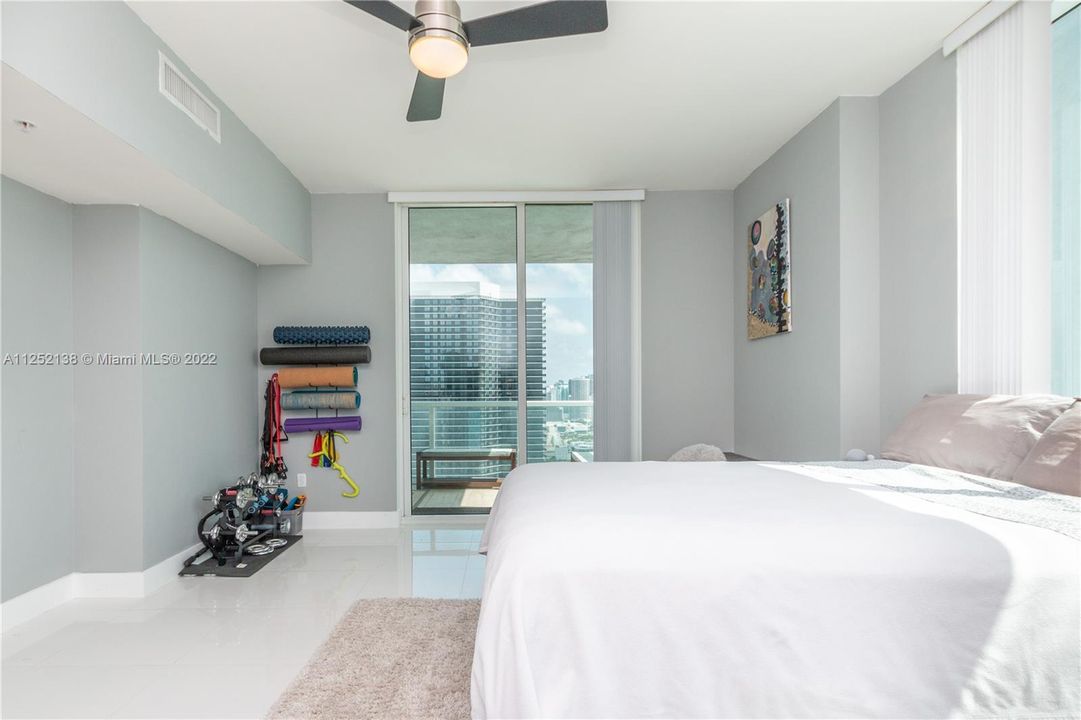 Recently Sold: $1,185,000 (3 beds, 3 baths, 1795 Square Feet)