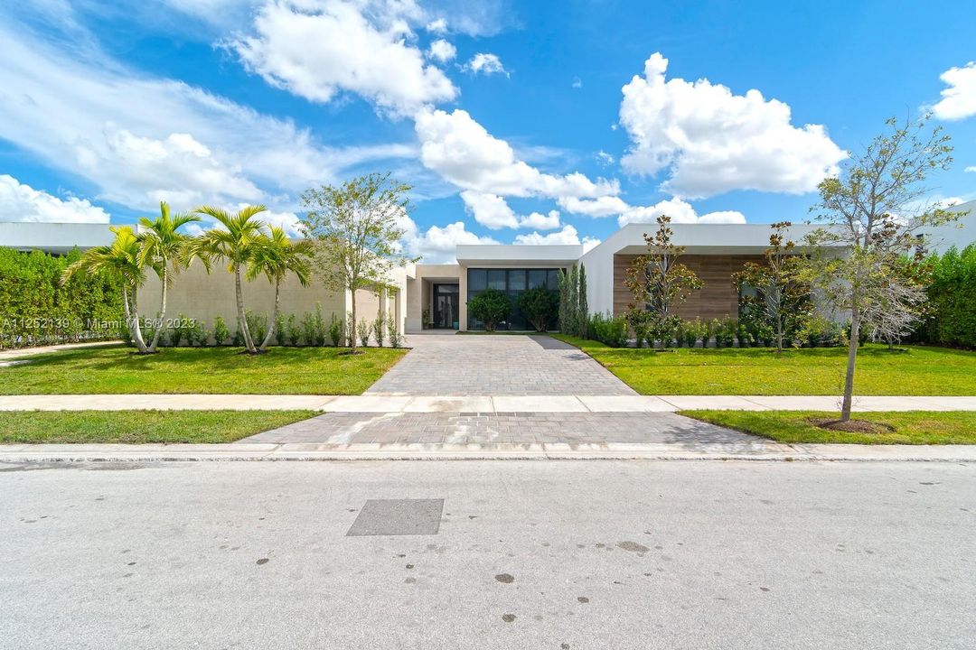 Recently Sold: $4,000,000 (6 beds, 7 baths, 5442 Square Feet)