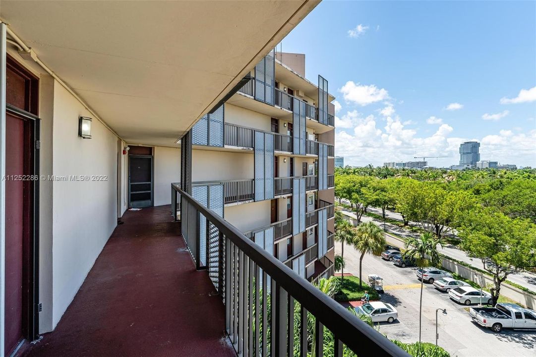 Recently Sold: $200,000 (1 beds, 1 baths, 741 Square Feet)