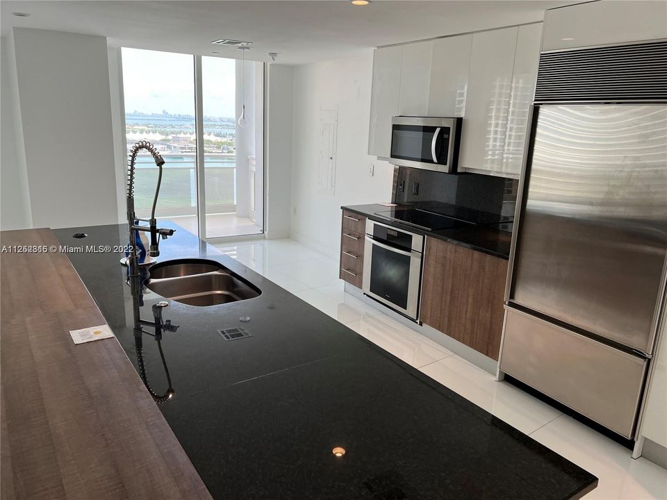 Recently Sold: $1,525,000 (2 beds, 2 baths, 1784 Square Feet)