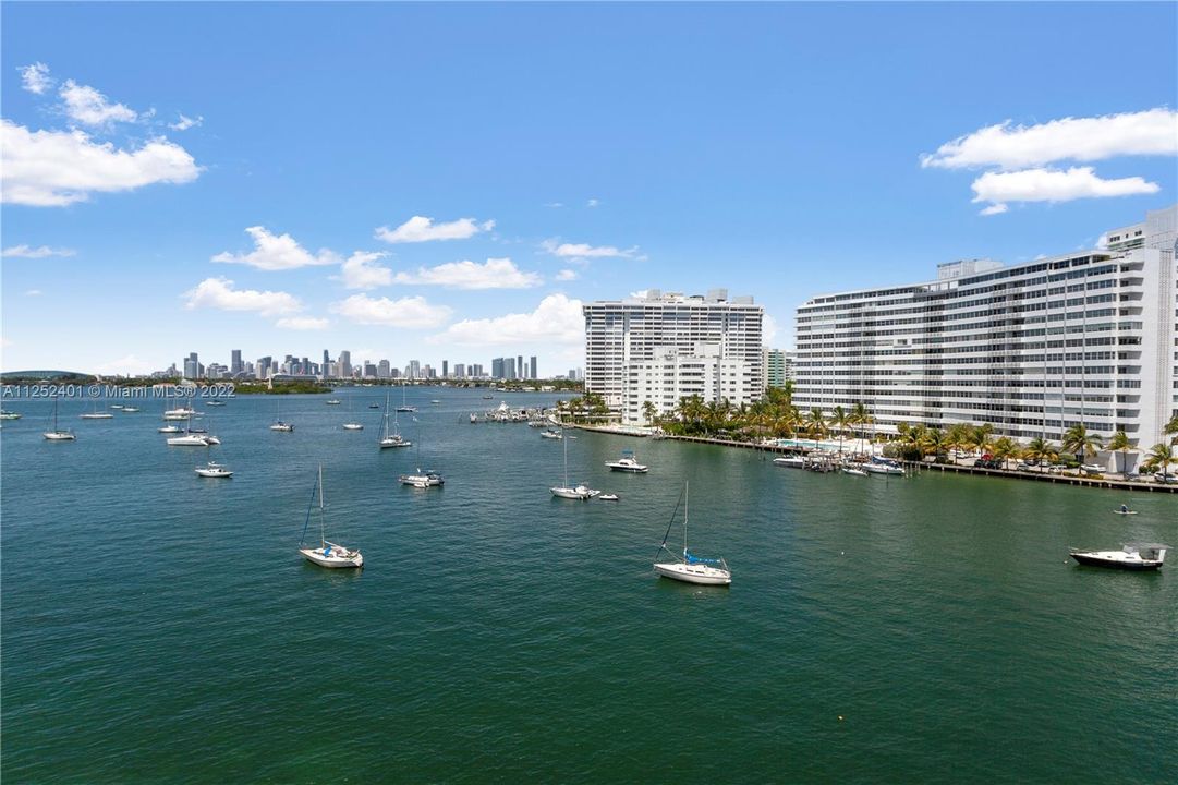 Recently Sold: $1,770,000 (2 beds, 2 baths, 1128 Square Feet)