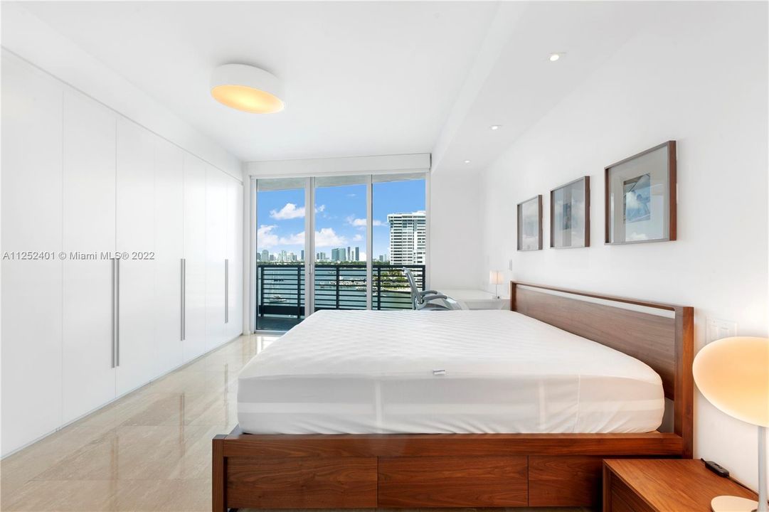 Recently Sold: $1,770,000 (2 beds, 2 baths, 1128 Square Feet)