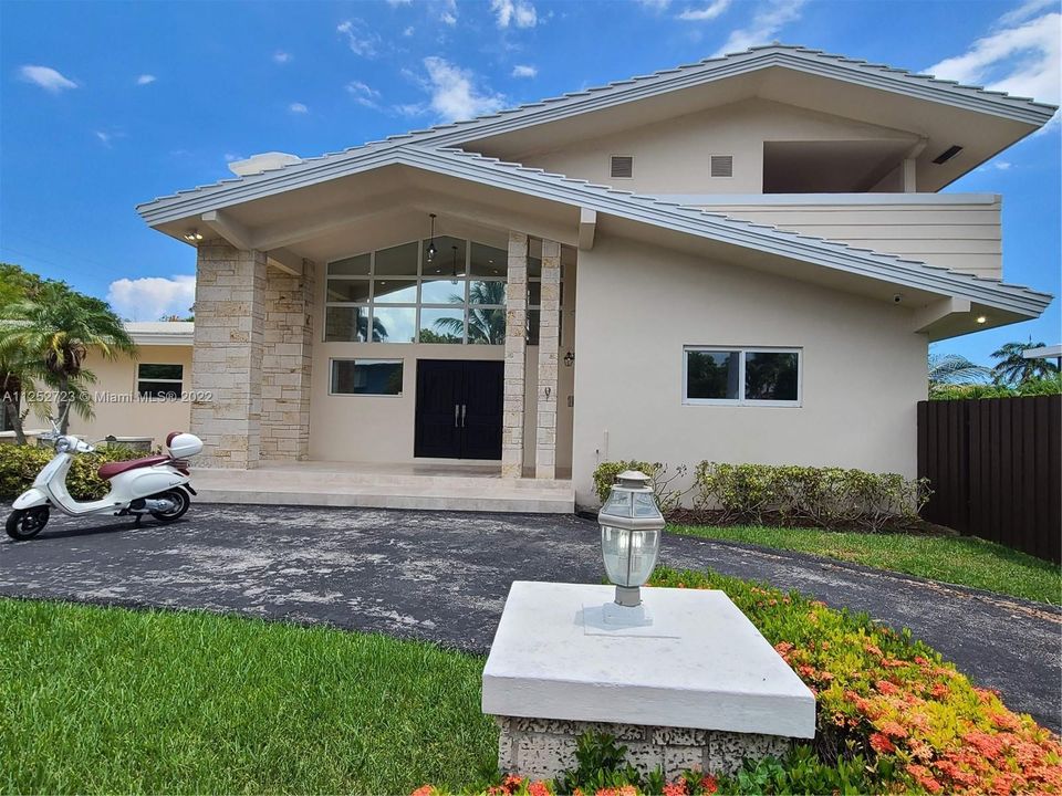 Recientemente alquilado: $10,000 (5 camas, 5 baños, 3216 Pies cuadrados)