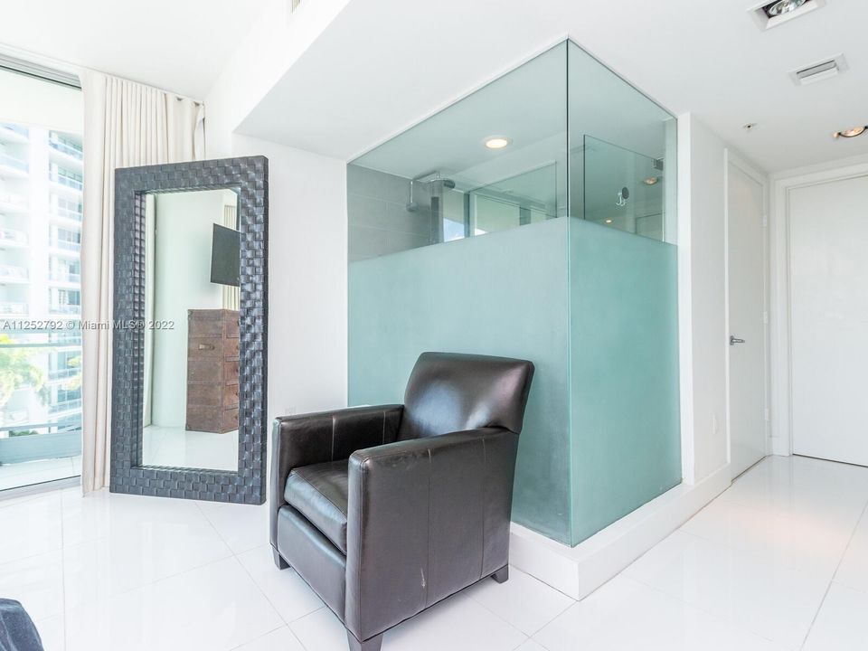 Recently Sold: $610,000 (2 beds, 2 baths, 1389 Square Feet)