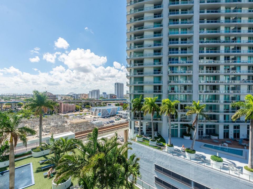 Recently Sold: $610,000 (2 beds, 2 baths, 1389 Square Feet)