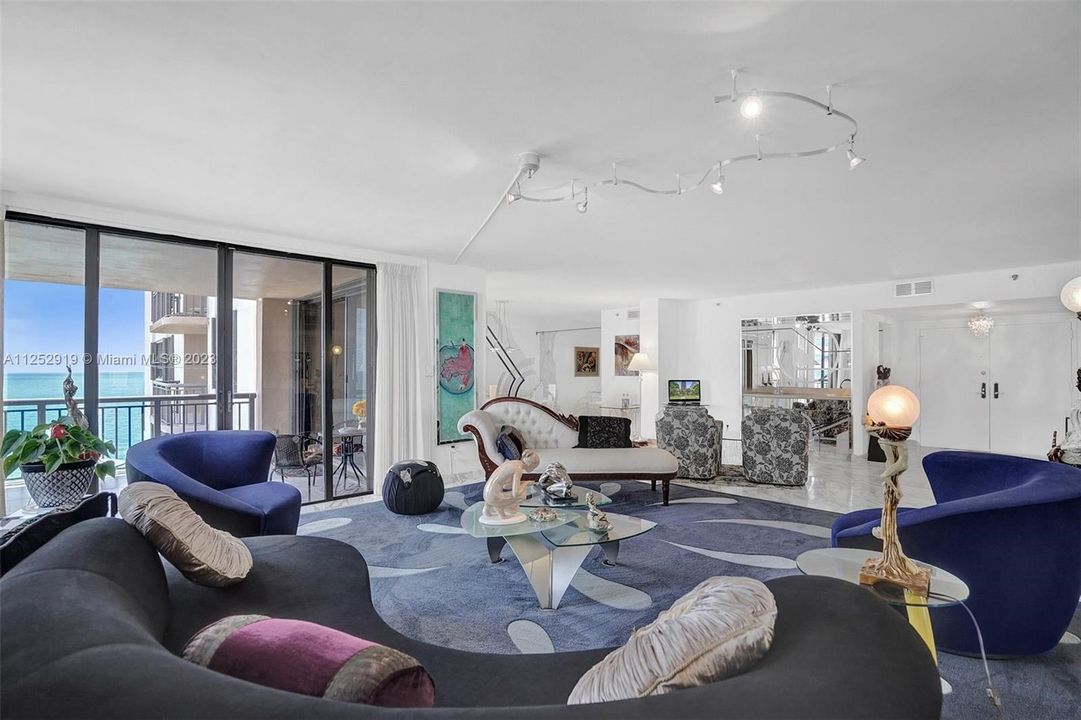 Active With Contract: $1,600,000 (2 beds, 2 baths, 2018 Square Feet)